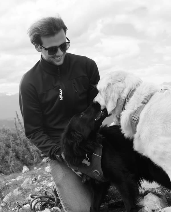 Jordan Mathieu avec ses chiens